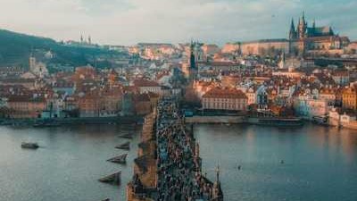 小卢卡斯欧冠奇迹之夜，身旁的巴西玫瑰更显耀眼