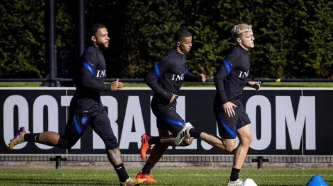 橙衣军团集结泽斯特：镜头下的备战序曲与更衣室回响