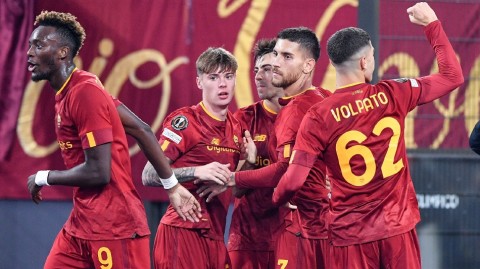 罗马逆风翻盘锁定欧联杯淘汰赛席位