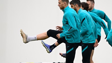 蓝黑军团吹响冲刺号角 高强度备战迎关键战役