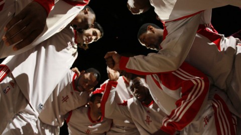 2026回忆杀：姚明斯科拉梦幻舞步，回顾火箭经典主场大捷