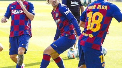 王者削发明志归来，巴萨静待真核点亮新征途