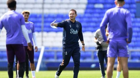 兰帕德新赛季带队蓄势待发 埃弗顿训练场上展新貌