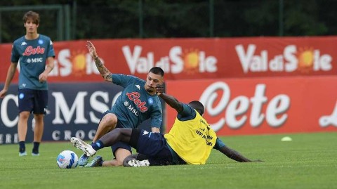 斯帕莱蒂激情掌舵，那不勒斯夏训启航：镜头下的汗水与野望