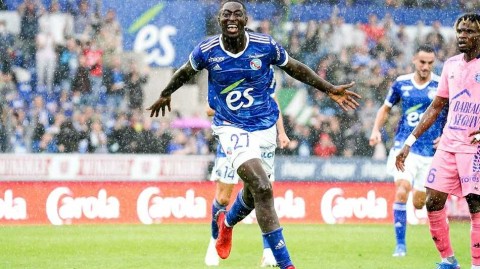 梅纳乌球场的夏夜平分：斯特拉斯堡与特鲁瓦的激荡九十分钟