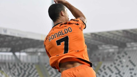 王者归来！C罗替补复出梅开二度，尤文客场大胜斯佩齐亚庆生