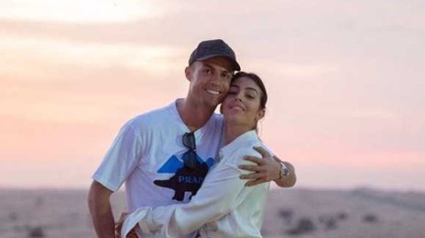 绿茵场外的柔情 足坛硬汉的情人节浪漫瞬间