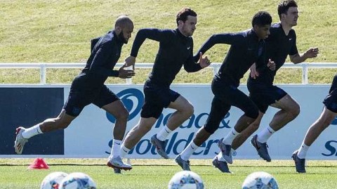 三狮军团低调集结，欧国联半决赛前遭遇“人员荒”