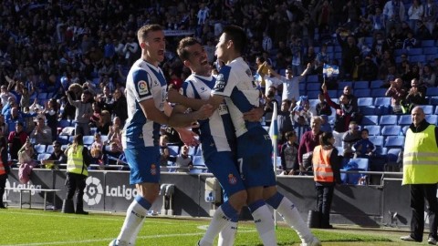 亚马尔点射制胜后伤退！巴萨1-0塞尔塔联赛8连胜，9分领跑西甲积分榜