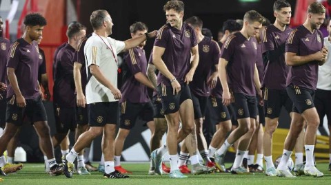 德国战车于沙漠黄昏前的最后一次整备