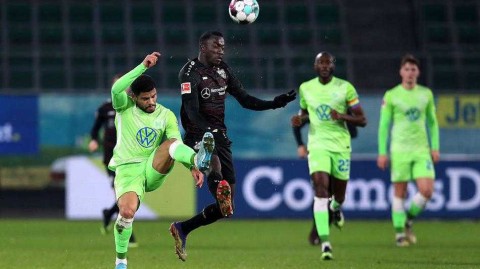 狼堡冬夜一球制胜， Fotostory定格大众竞技场热血瞬间