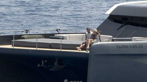 纳达尔与妻子惬意时光 地中海暖阳下扬帆马略卡