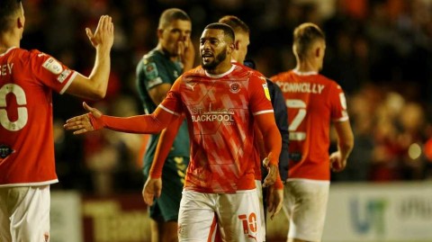 橘色风暴席卷布鲁姆菲尔德路：布莱克浦联赛杯狂胜米德尔斯堡