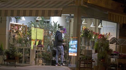 游子归家心花怒放，莫拉塔手捧鲜花重返马竞宣告新生