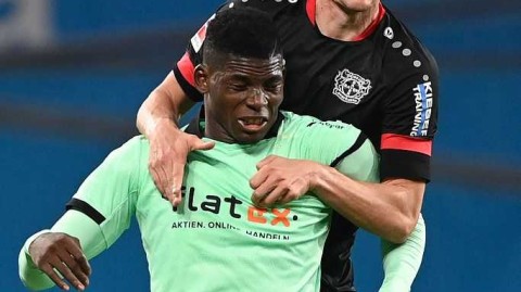 七球狂欢夜：勒沃库森4比3力克门兴，新星闪耀与惊世蝎子摆尾共谱经典