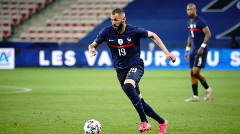 王者归来：本泽马跨越两千多个日夜的深情回归