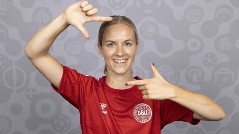 丹麦女足备战欧洲杯的活力写真展现自信风采