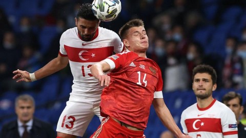 莫斯科雨夜中的欧国联平局：俄罗斯队与土耳其队握手言和