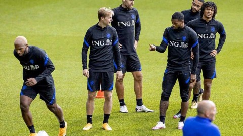 橙衣军团疫后启航：镜头下的荷兰队欧国联备战纪实