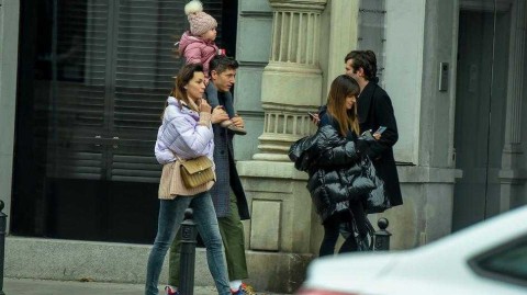 神锋褪去战袍的温柔时刻：莱万与家人在华沙的暖冬日记