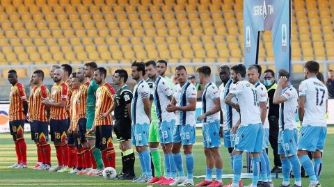 保级队的神奇夜晚：莱切拼下争冠热门，蓝鹰坠落竟因一口