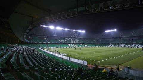 塞维利亚的魔幻之夜：大雾、红牌与熊猫的救赎，贝蒂斯加时逆转皇家社会