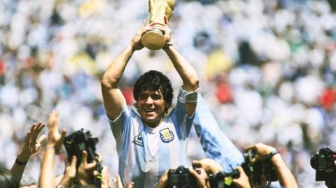 一代球王马拉多纳：十大进球永恒经典，回顾那些美如画的瞬间