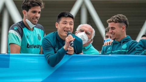 武磊泪别西乙升级庆典 双语深情告白：我爱你们！