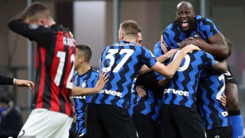 米兰德比永不言倦：蓝黑军团补时绝杀，红黑军团吞下苦涩十人败局