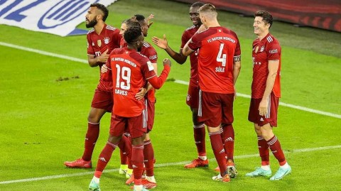 慕尼黑安联的红色狂飙，莱万帽子戏法书写纪录之夜