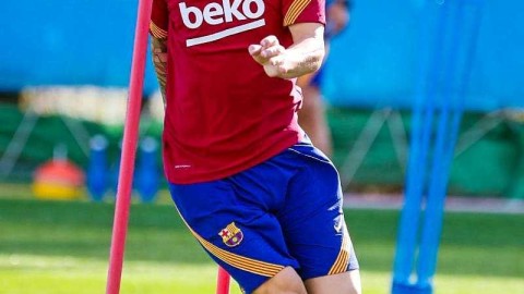 梅西归来：首训日笑容背后的风暴与宁静