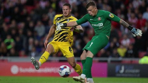 光明球场奏凯歌，黑猫主场力擒米堡