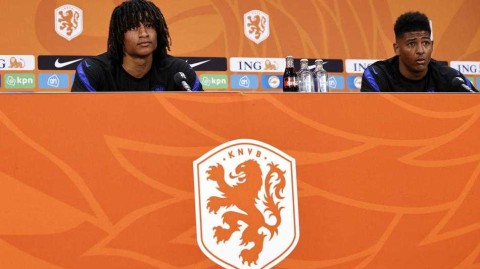 橙衣军团低调备战 阿克与范安霍尔特出席欧洲杯新闻发布会