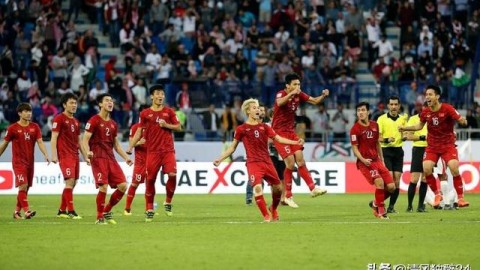 卡塔尔1-0中国：替补轮换下的致命一击，国足三场零进球濒临出局