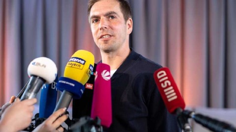 绿茵场外的智识光芒：拉姆在新书发布会上的从容与远见