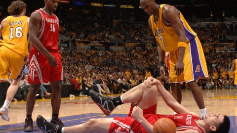 姚明封神之战：回顾2009年休斯顿火箭硬汉传奇