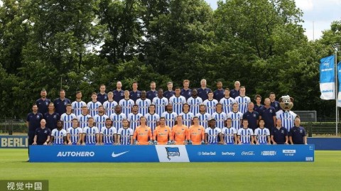 柏林赫塔全新战袍亮相球队集结拍摄新赛季写真展望德甲征程