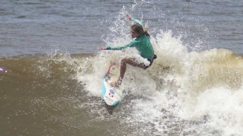 历史在浪潮之巅诞生萨尔瓦多冲浪锦标赛的荣耀时刻