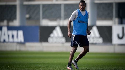 斑马军团冲刺意甲关键战 尤文图斯训练场风云再起