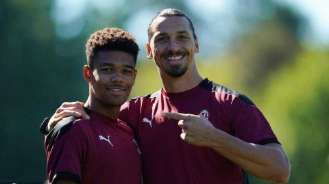 AC米兰新赛季启航：天才少年罗巴克亮相，红黑军团迎来伊布接班人？