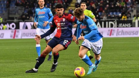 意甲风云那不勒斯补时扳平卡利亚里蓝鹰军团惊险带走一分