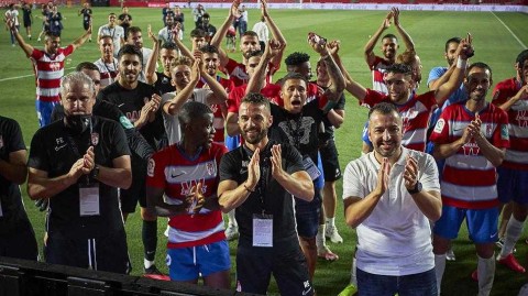 新卡梅内斯的狂欢夜：格拉纳达四球大胜毕尔巴鄂，队史首闯欧战