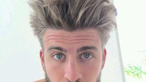 凝视之间：皮克眼眸里的红蓝荣耀与铁汉柔情