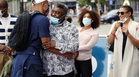 泪别里斯本，暖归巴黎：欧冠决赛失利后，家人的拥抱是最好的治愈