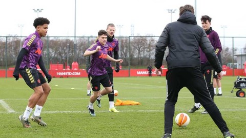 梦剧场蓄势待发：曼联众将备战欧联米兰德比