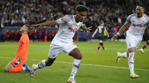 奥地利雨夜的点球大战，萨尔茨堡红牛气走法甲冠军里尔