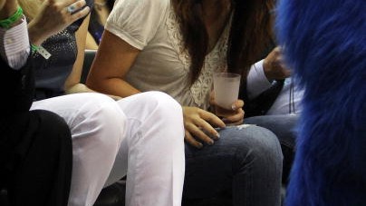 2026年季后赛魔术主场火力全开，美女魏圣美场边抢镜