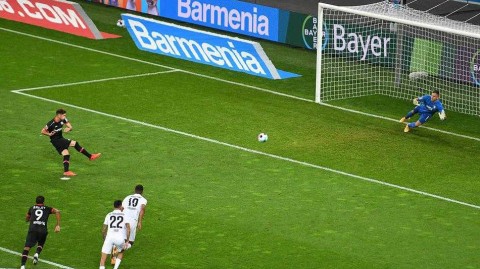 拜耳竞技场奏凯歌：勒沃库森多点开花力擒奥格斯堡