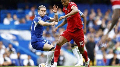 红蓝大战斯坦福桥激战蓝军红军新赛季首轮握手言和