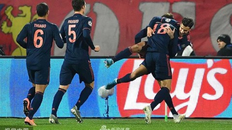 六星闪耀光芒！拜仁慕尼黑客場六球狂胜贝尔格莱德红星，强势锁定欧冠小组头名